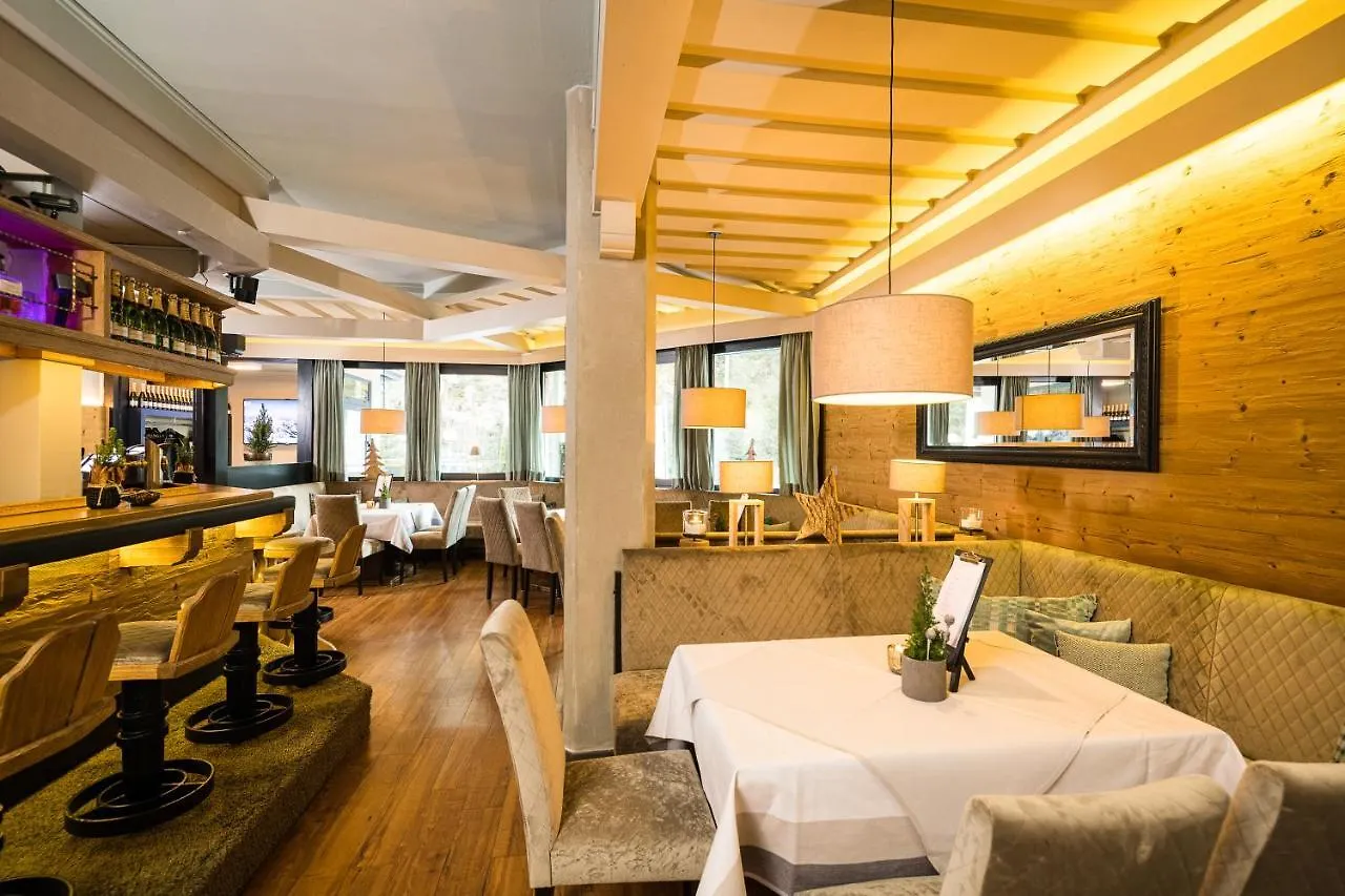 Hotel Interstar Saalbach-Hinterglemm 4*,  Austria
